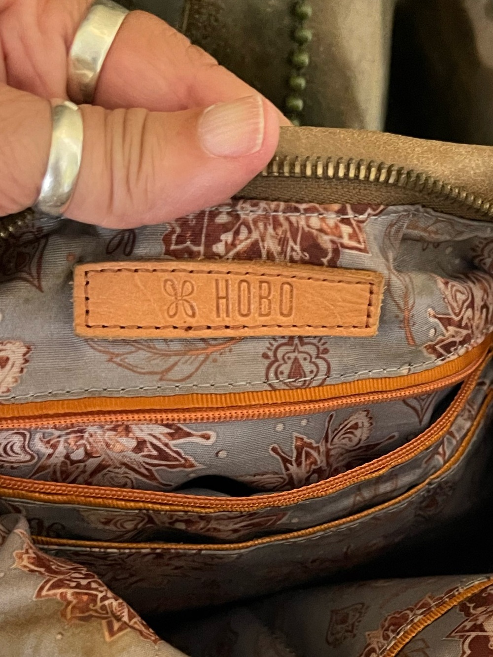 Hobo International Leather Slouching Shoulder Bag - Picture 4 of 5